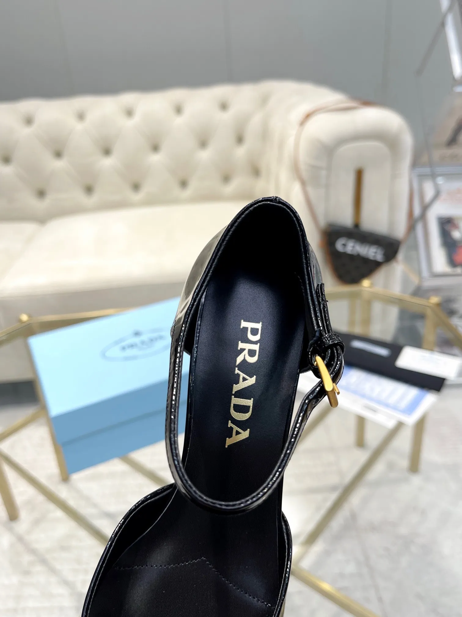 👟👟Ex-factory price 560👟👟 (imitation leather bottom-20) PRADA 👉Ready stock👈Remove the original plate and make a 1:1 replica‼ ️The highest version 👌2024Prada early spring catwalk celebrity hot style 😘The latest spring style thick heel series (genuine leather sole) (simulated leather sole) goddess must-have super beautiful on the feet 👉The upper is made of imported cow patent leather, soft and textured, lining + foot pads, imported sheepskin lining, breathable and comfortable, reverse molded brand buckle, heel height 4.5M, size 35M-39M (34 40 4142 Custom-made (no returns or exchanges)